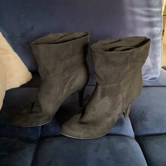 Black ankle booties - Picture 2 of 4